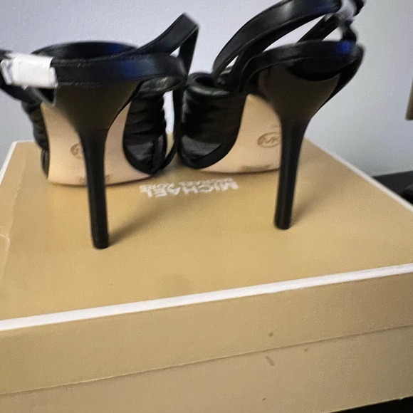 New Michael Kors Royce sandals, size 9 - Picture 6 of 8